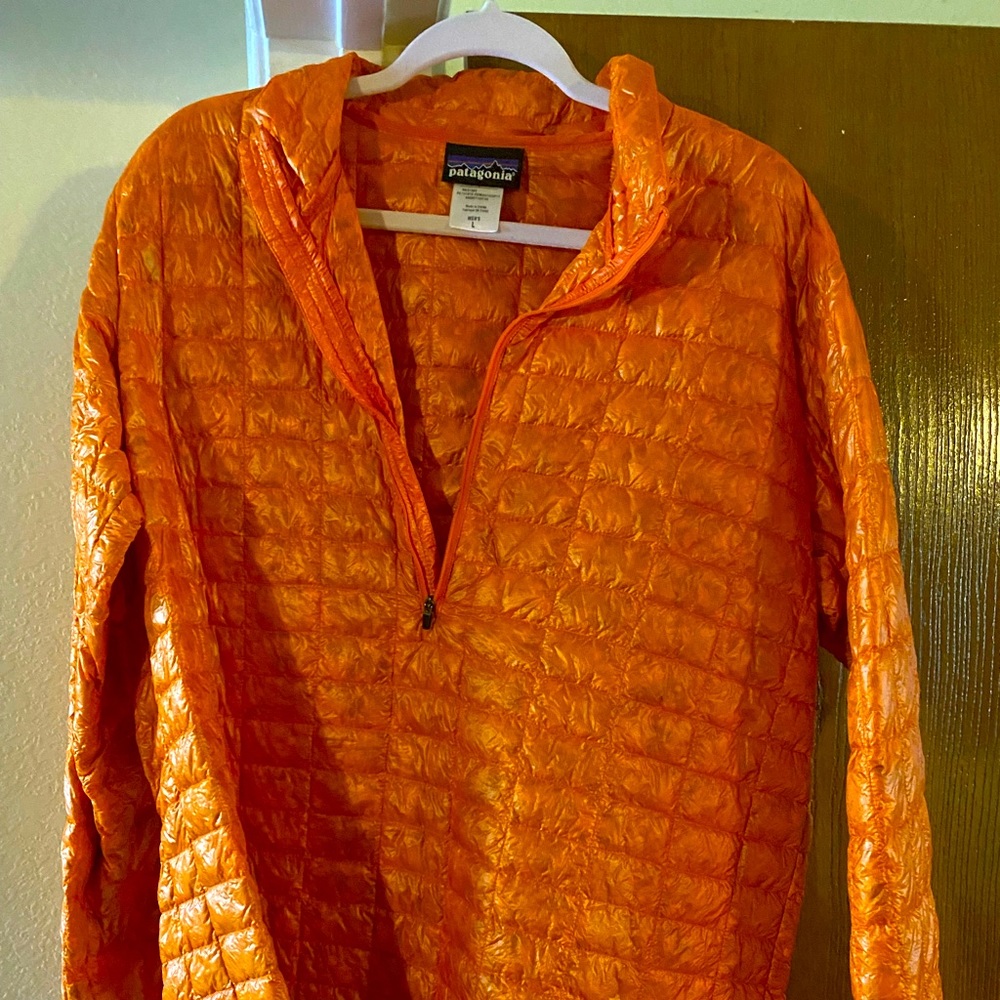 Patagonia light weight puffy jacket.